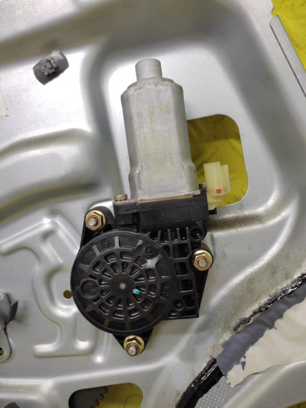 KIA SPORTAGE II 04-08 window regulator front left 834701F080