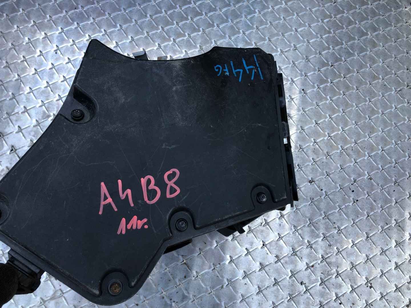 air filter housing AUDI A4 B8 8K0133835B