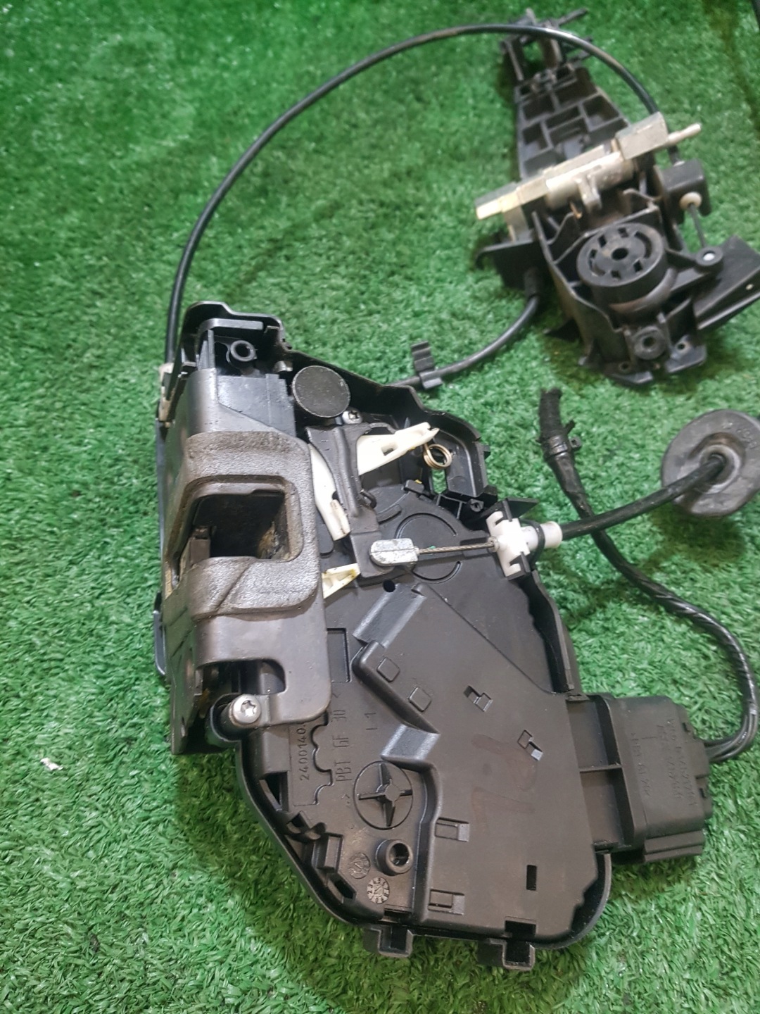 lock door left front LAND ROVER FREELANDER 2 6W8A-21813-AC