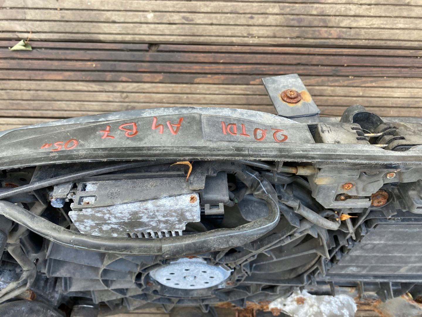 AUDI A4 B7 2.0 TDI BLB water cooler sider tension belt
