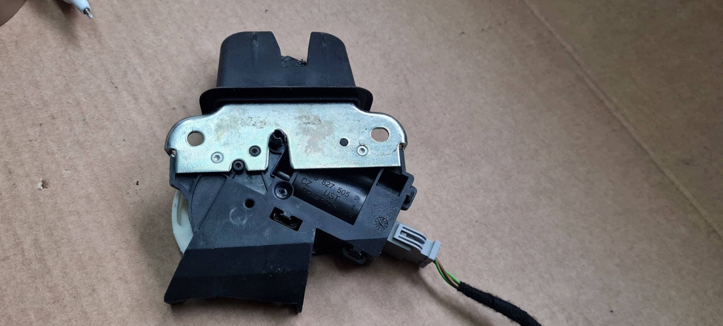 A5 8T LIFT S5 lock bonnet boot rear part 4F5827505D A4 B8 S4