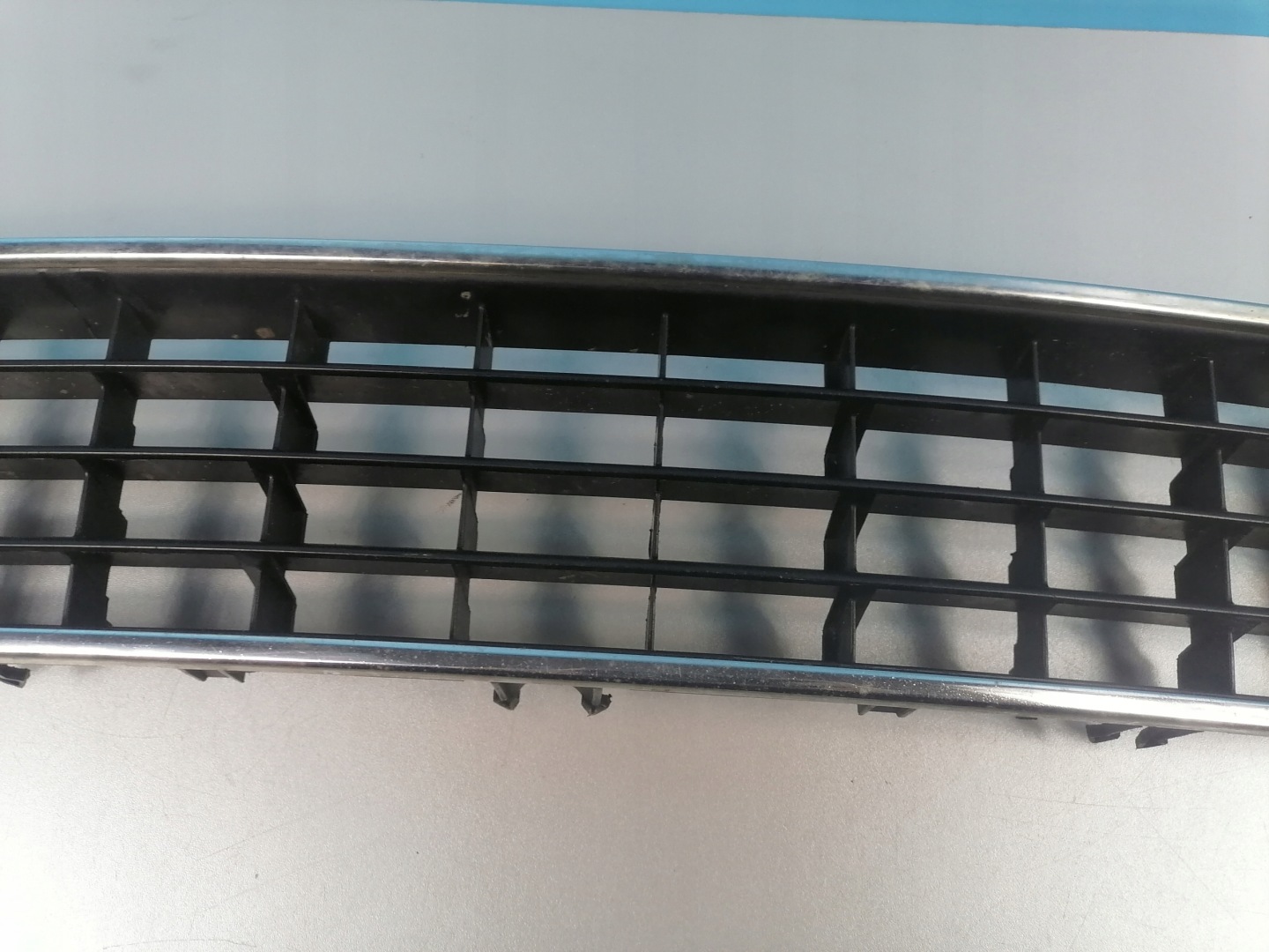 Lüftungsgitter mitte der Stoßstange AUDI A6 C5 4B0807683L