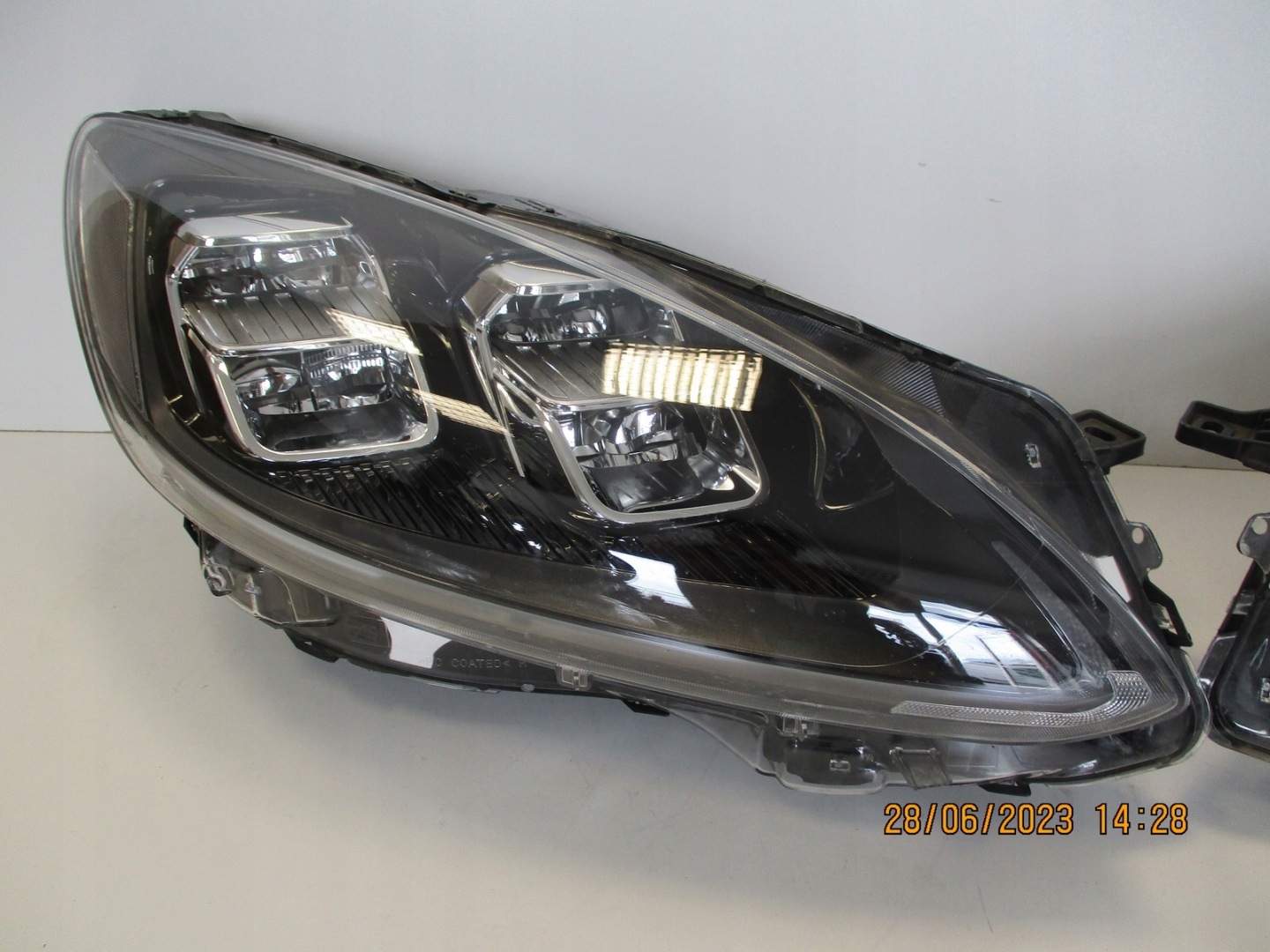 light LED FORD KUGA MK3 LV4B-13E014-FC right