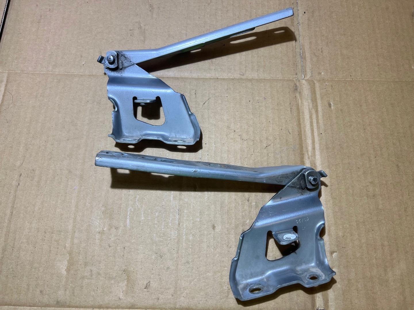 AUDI A4 B8 hinges hinge bonnets KOMPLET 8K0823301D / 8K0823302D