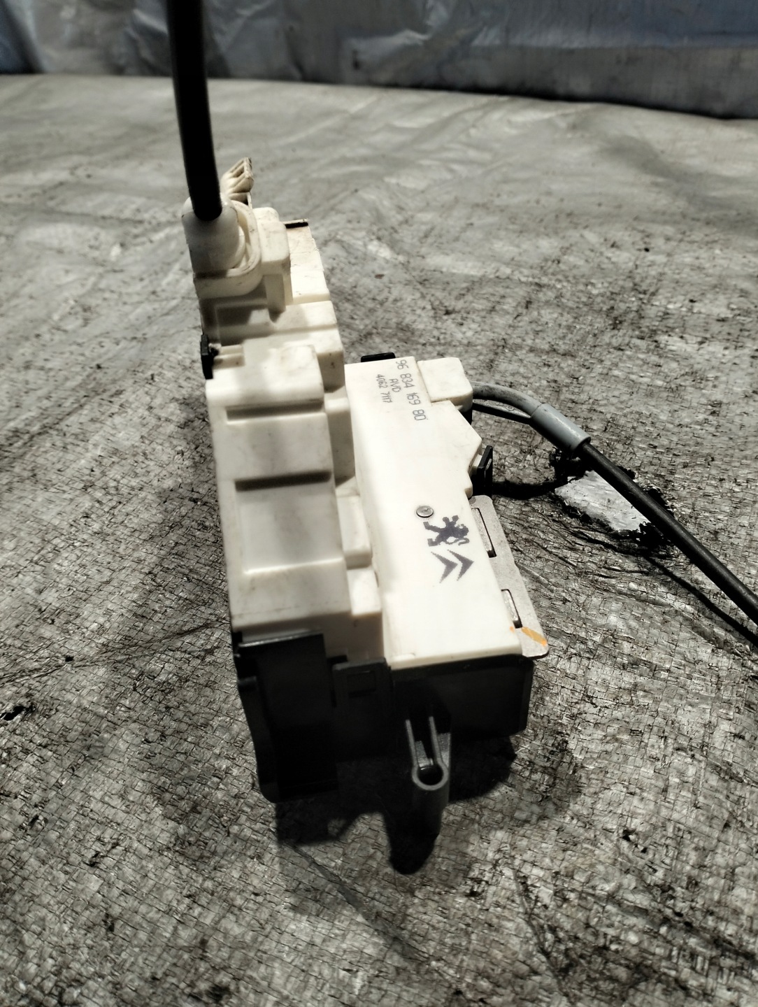 lock door right front CITROEN C4 OE 9683416980 6PIN