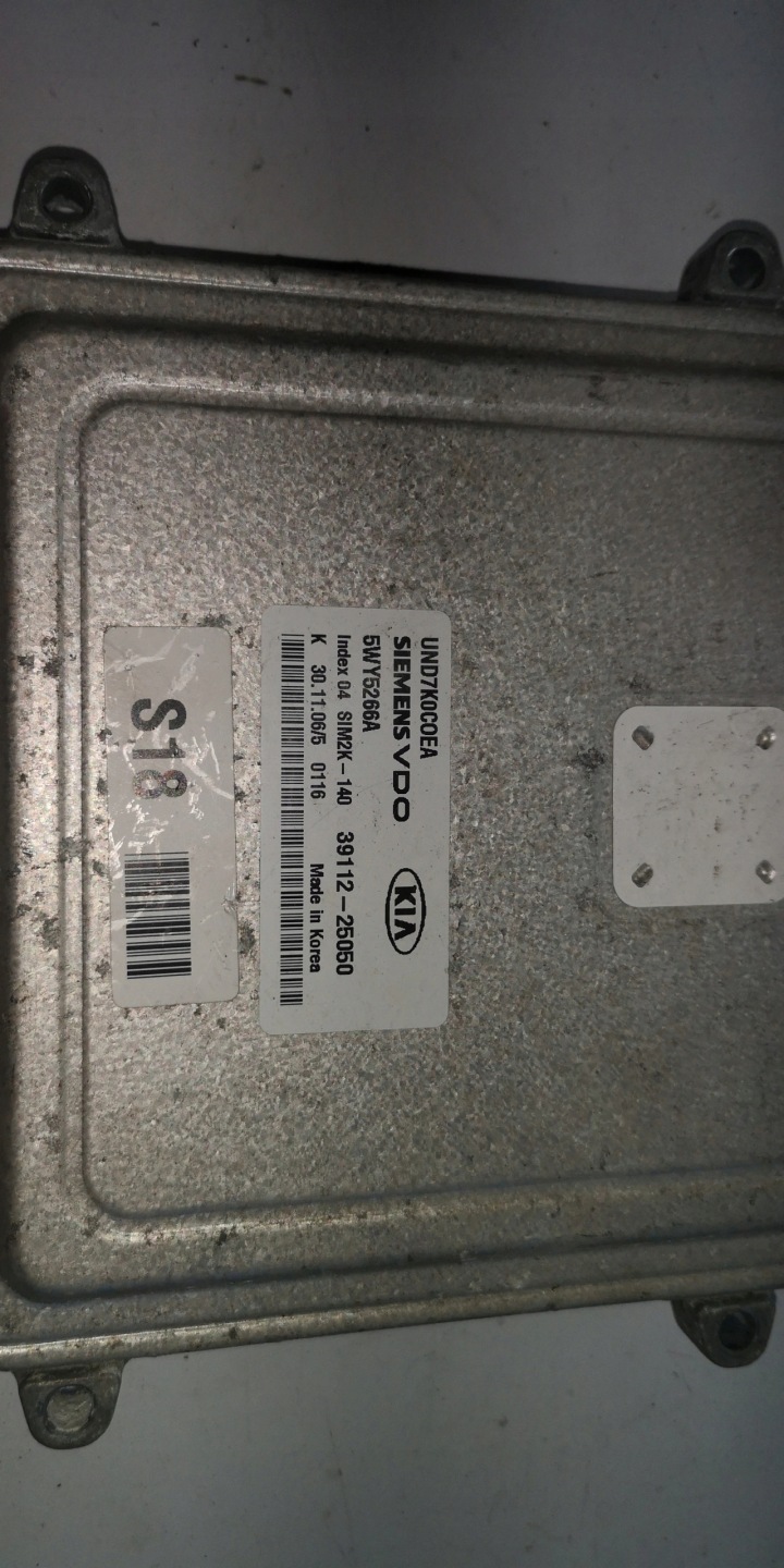 Computer ECU KIA CARENS 5WY5266A 39112-25050 ORYGI