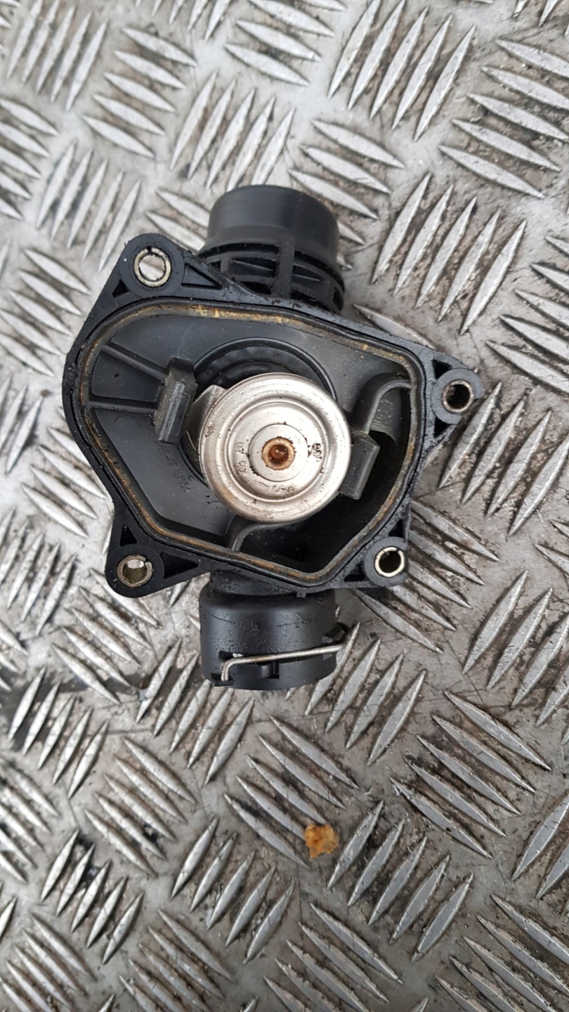 BMW E61 E60 csomag TERMOSTATU 4A0837020 2.0D
