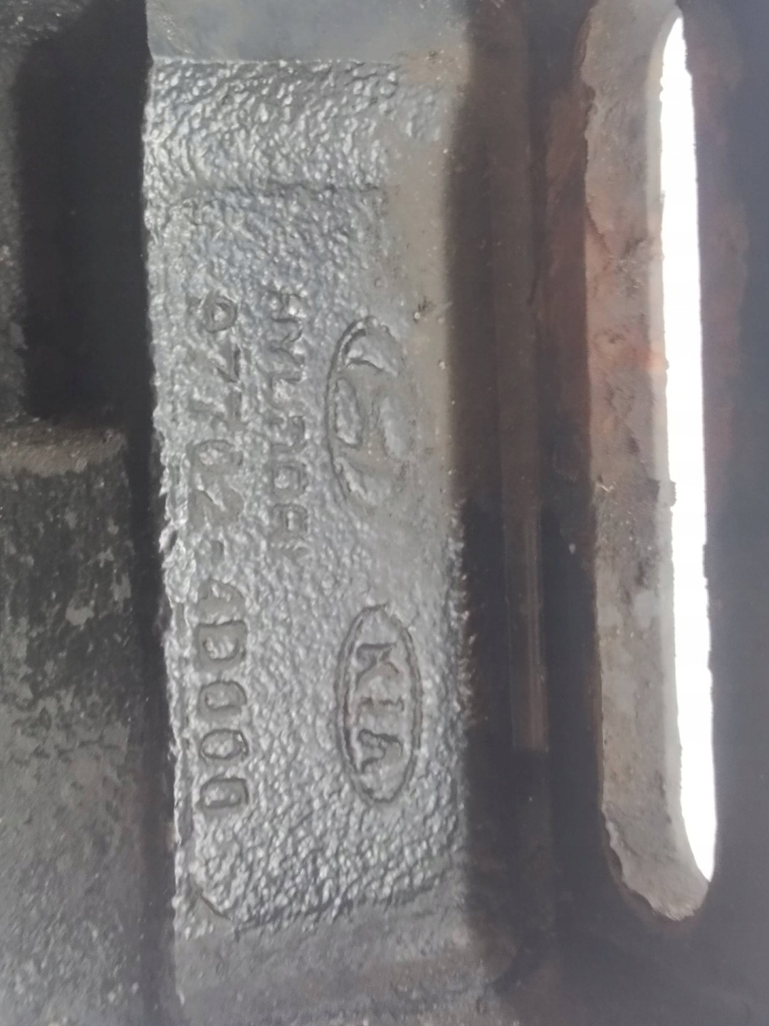 support 97702-4D000 2.9 CRDI Kia Carnival II (2006-2014)
