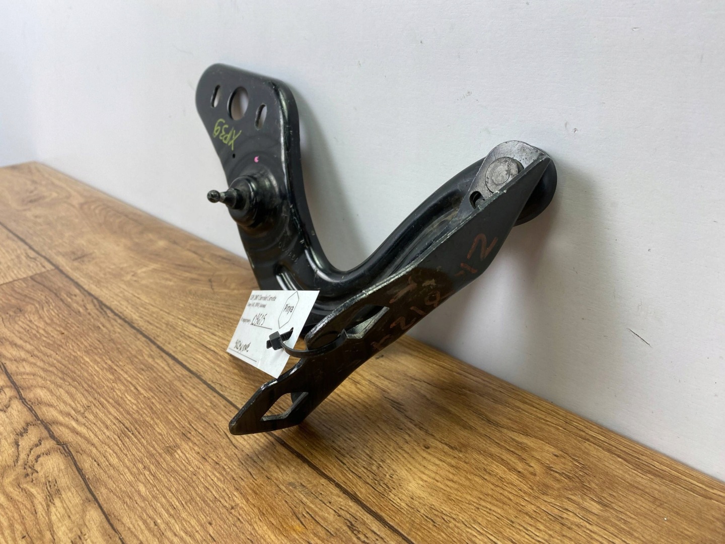bonnet hinges right Chevrolet Corvette C6 2005+