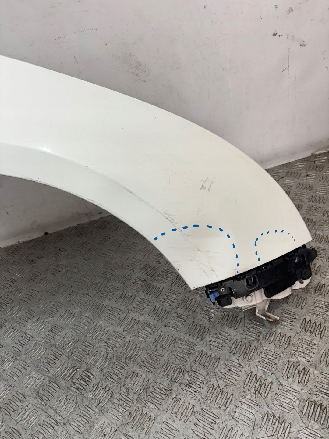 fender front front right CHEVROLET CRUZE 09