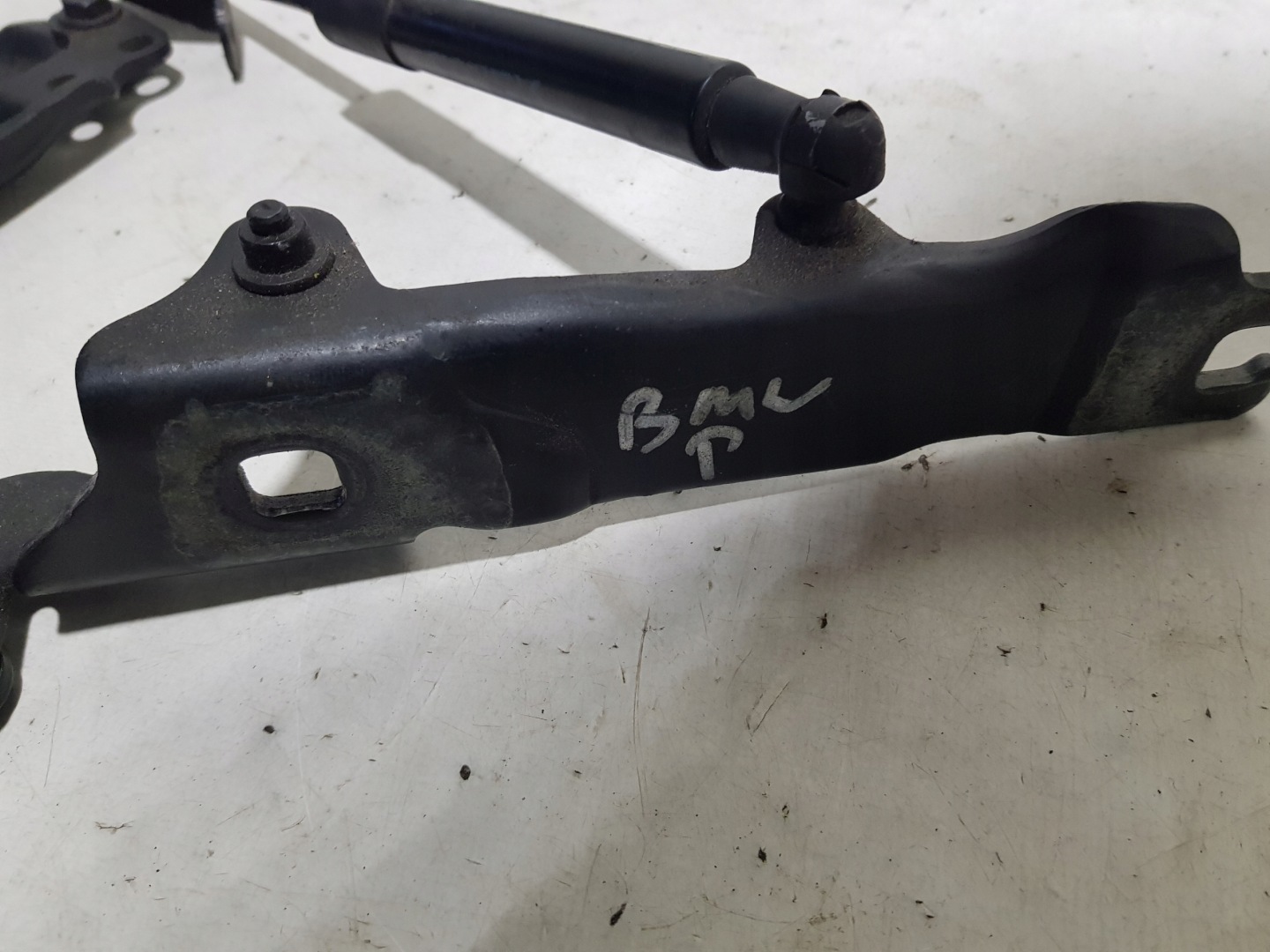 hinges SILOWNIKI bonnets KOMPLET right + left BMW 5 GT F07