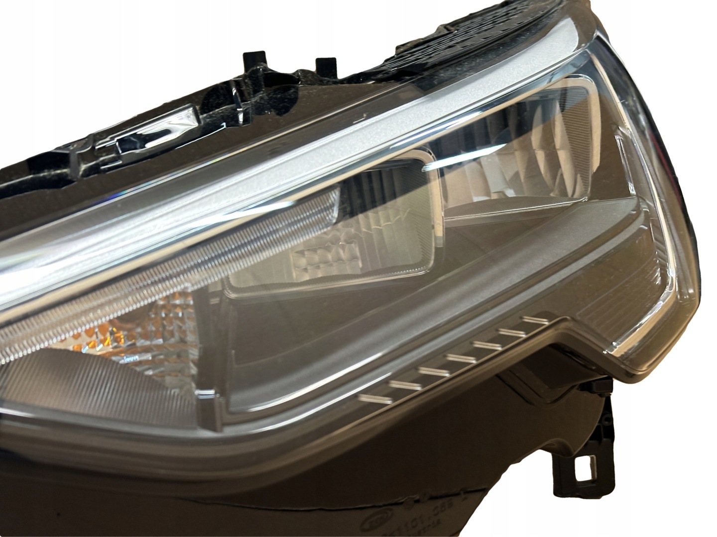 AUDI Q3 83A light left front LED 83A941011
