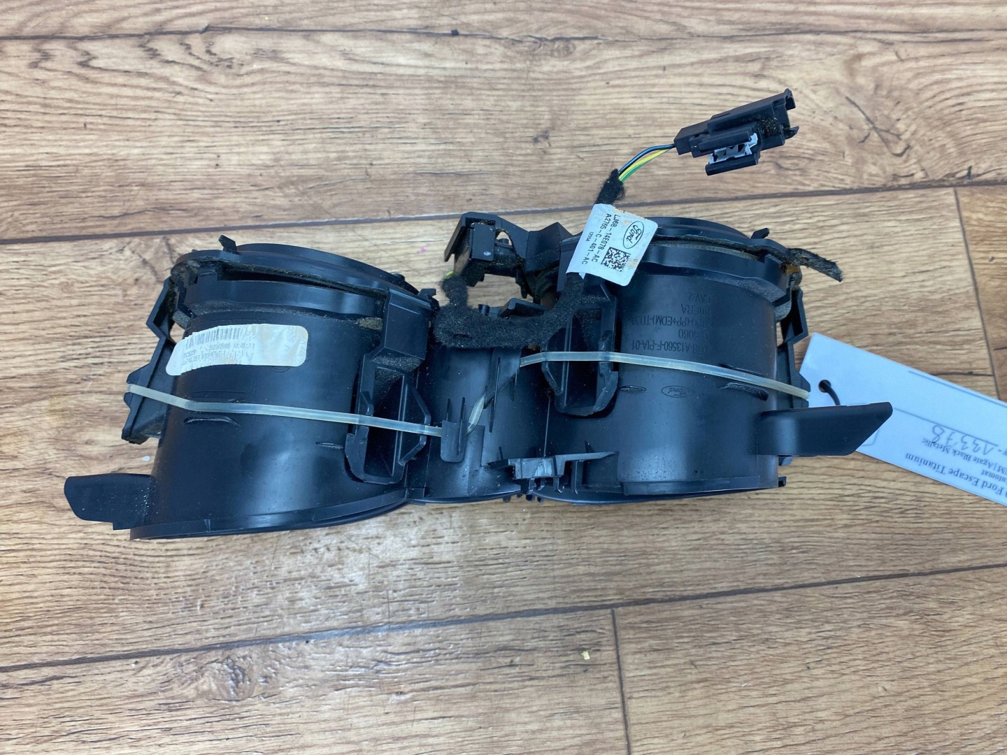 Insert de la poignée pour kubek Ford Escape IV 2020+