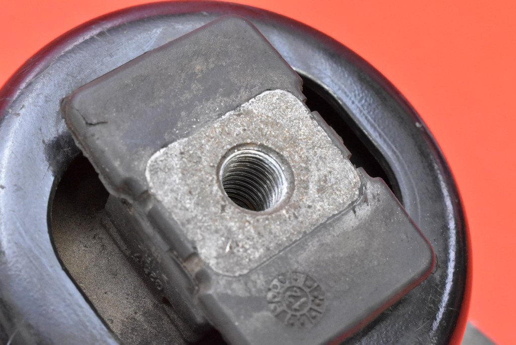airbag engine mount right 8G9N-6F012-BB VOLVO XC60 1 and 2.0 D4 163KM 08-13
