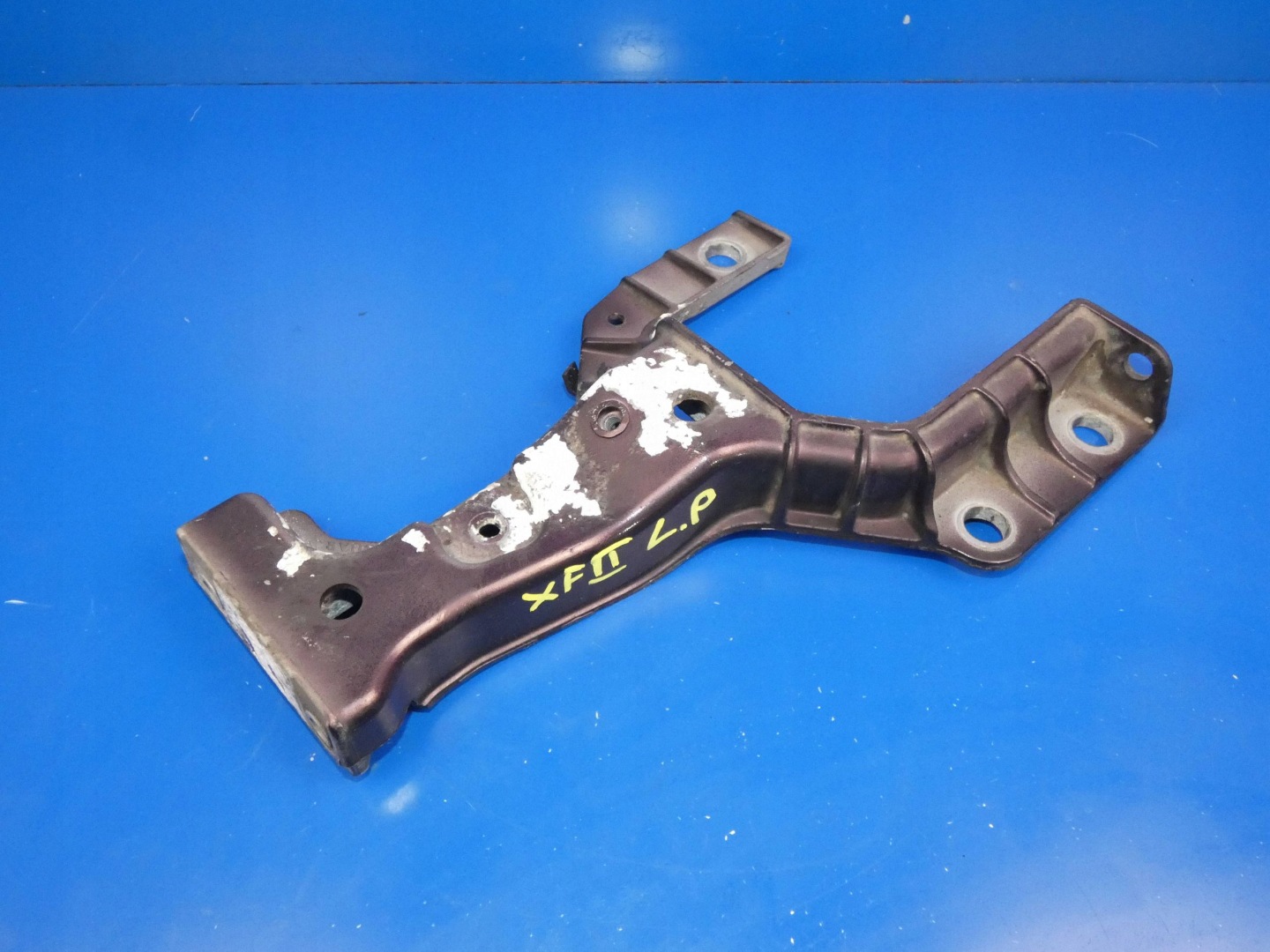 JAGUAR XF II X260 XE X760 console holder supports left front