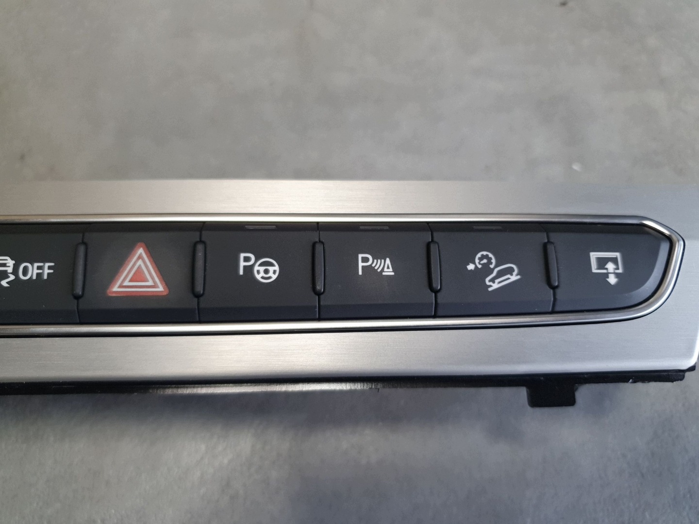 Audi Q7 4M panel przyciskow 4M0925301B