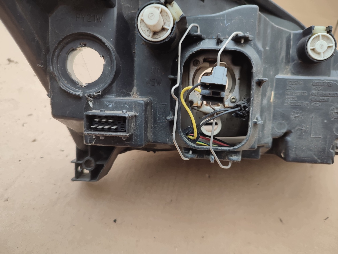light left front left front Toyota Corolla E120 E130 81170-02150