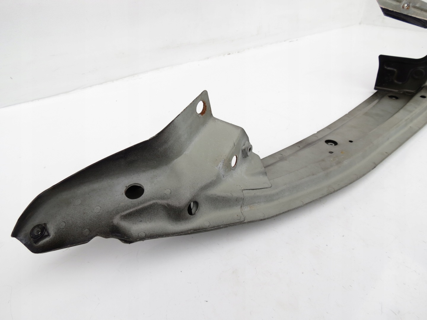 console holder bracket of a fender right front front PORSCHE CAYENNE 7L