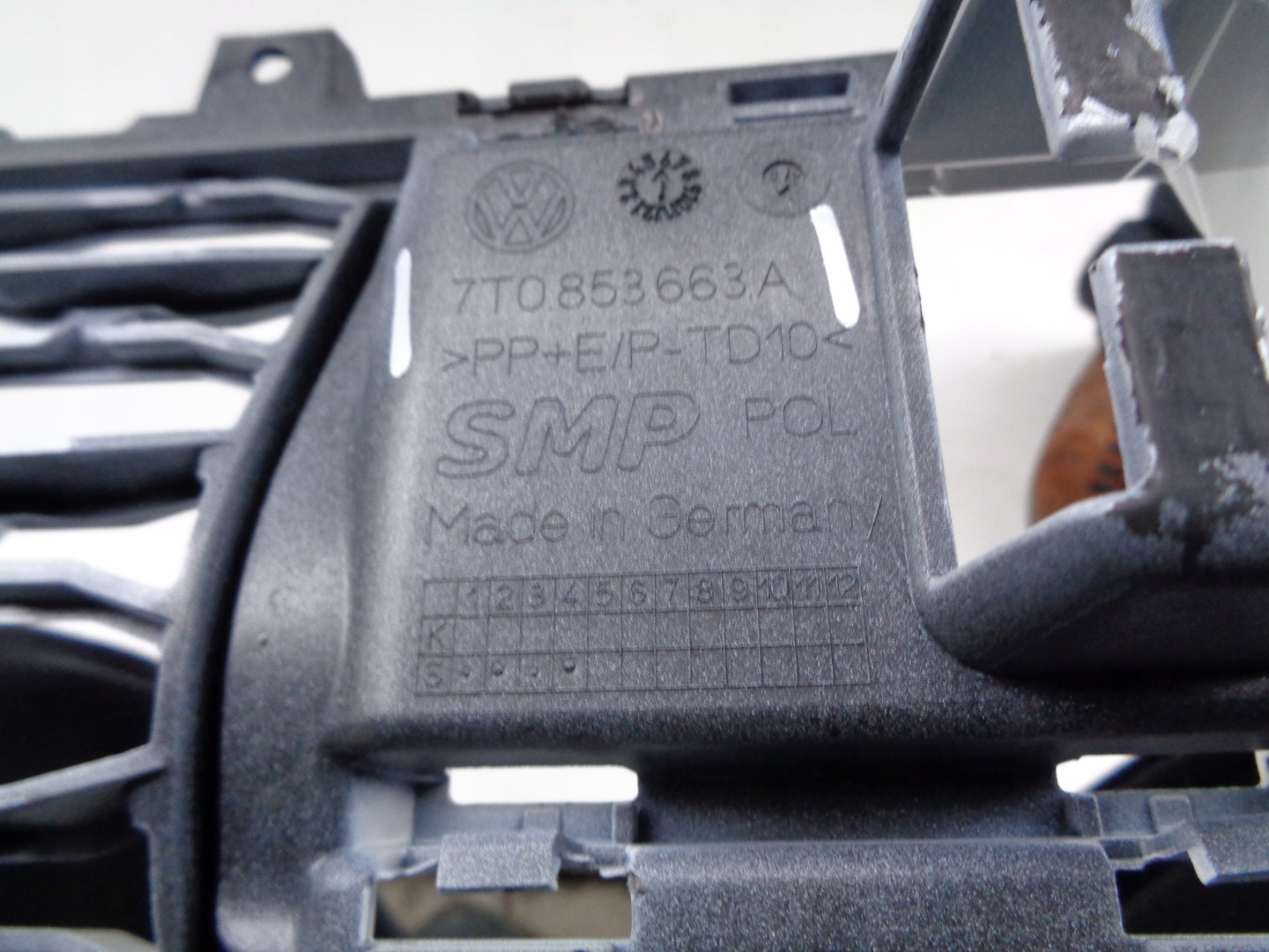 grid of a bumper lower VW T7 7T0 7T 21