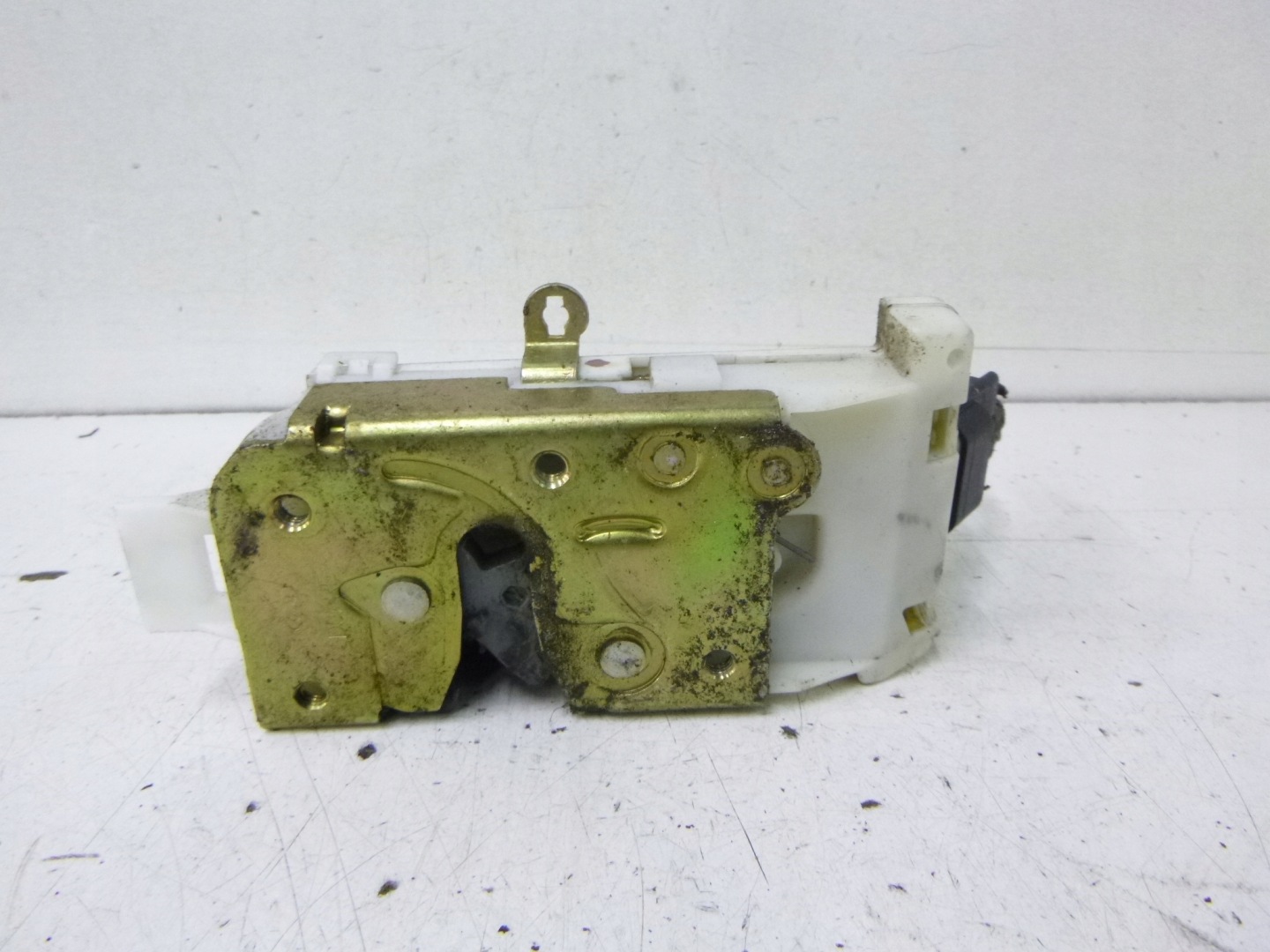 lock rear part right Ford Mondeo III 01r.