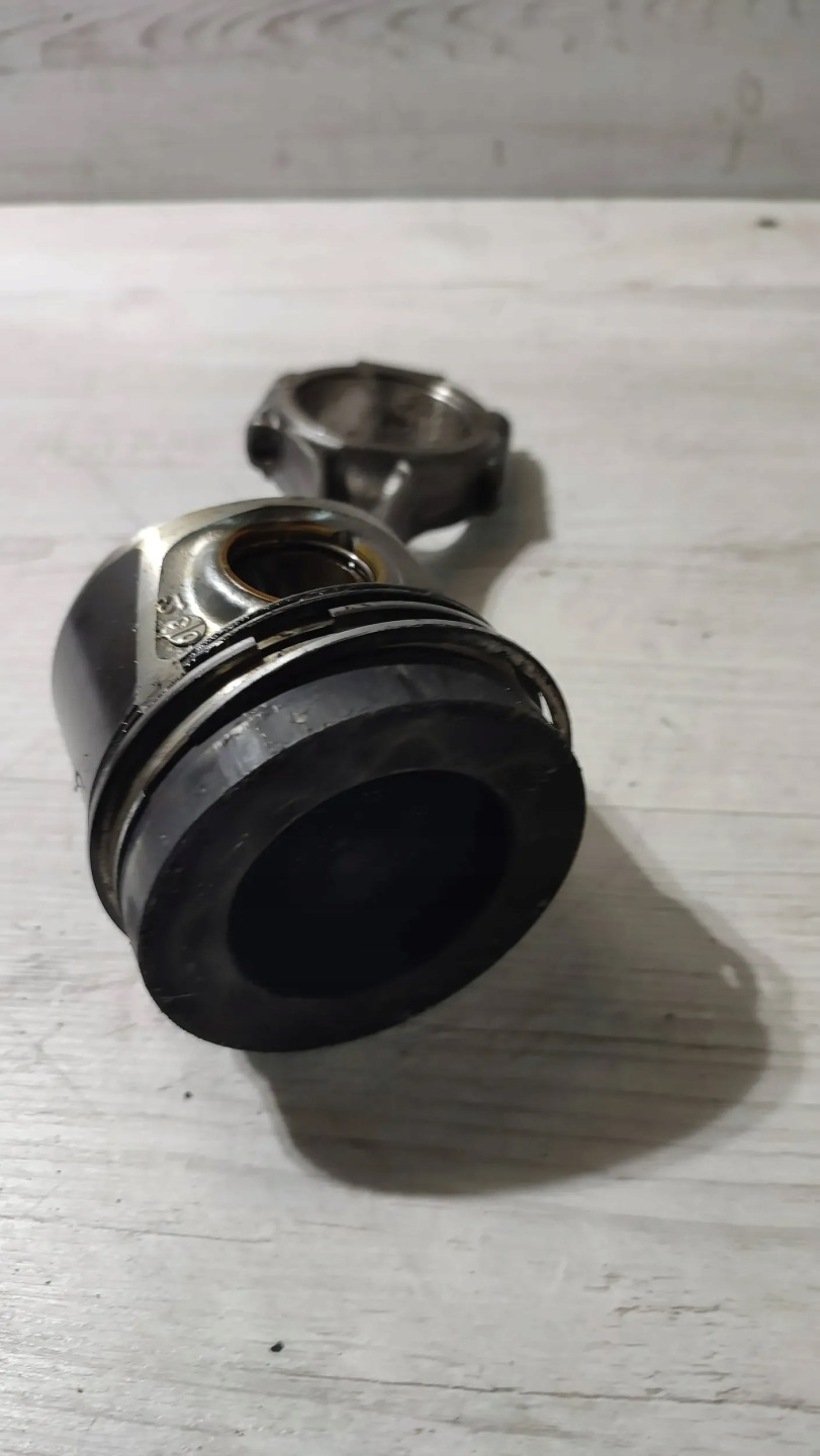 Audi TT 8J 13r 2.0tdi piston with connecting rod