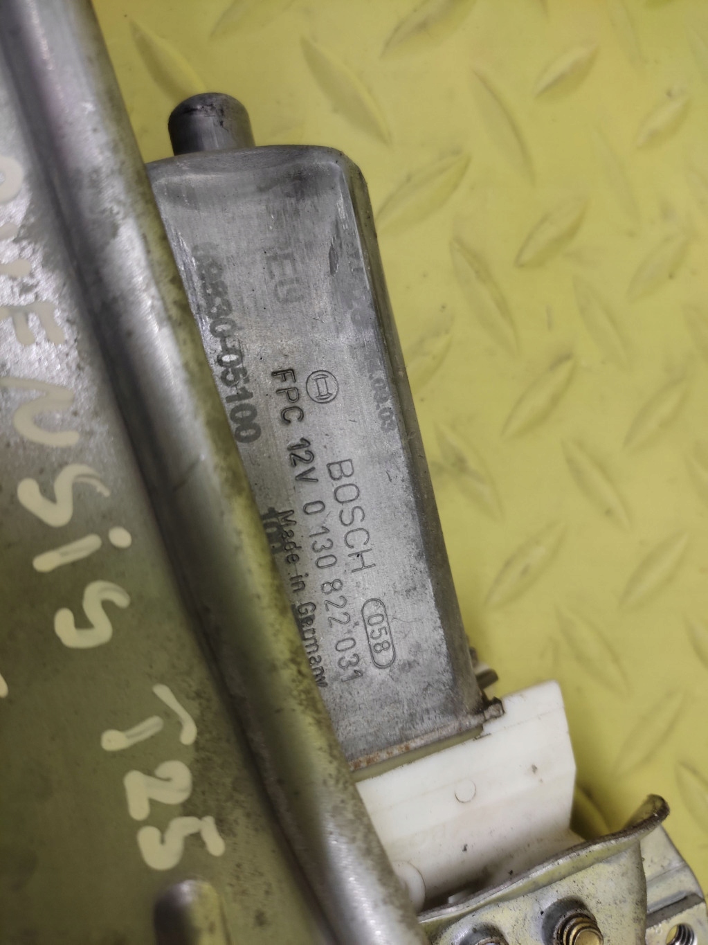 TOYOTA AVENSIS T25 window regulator right rear part