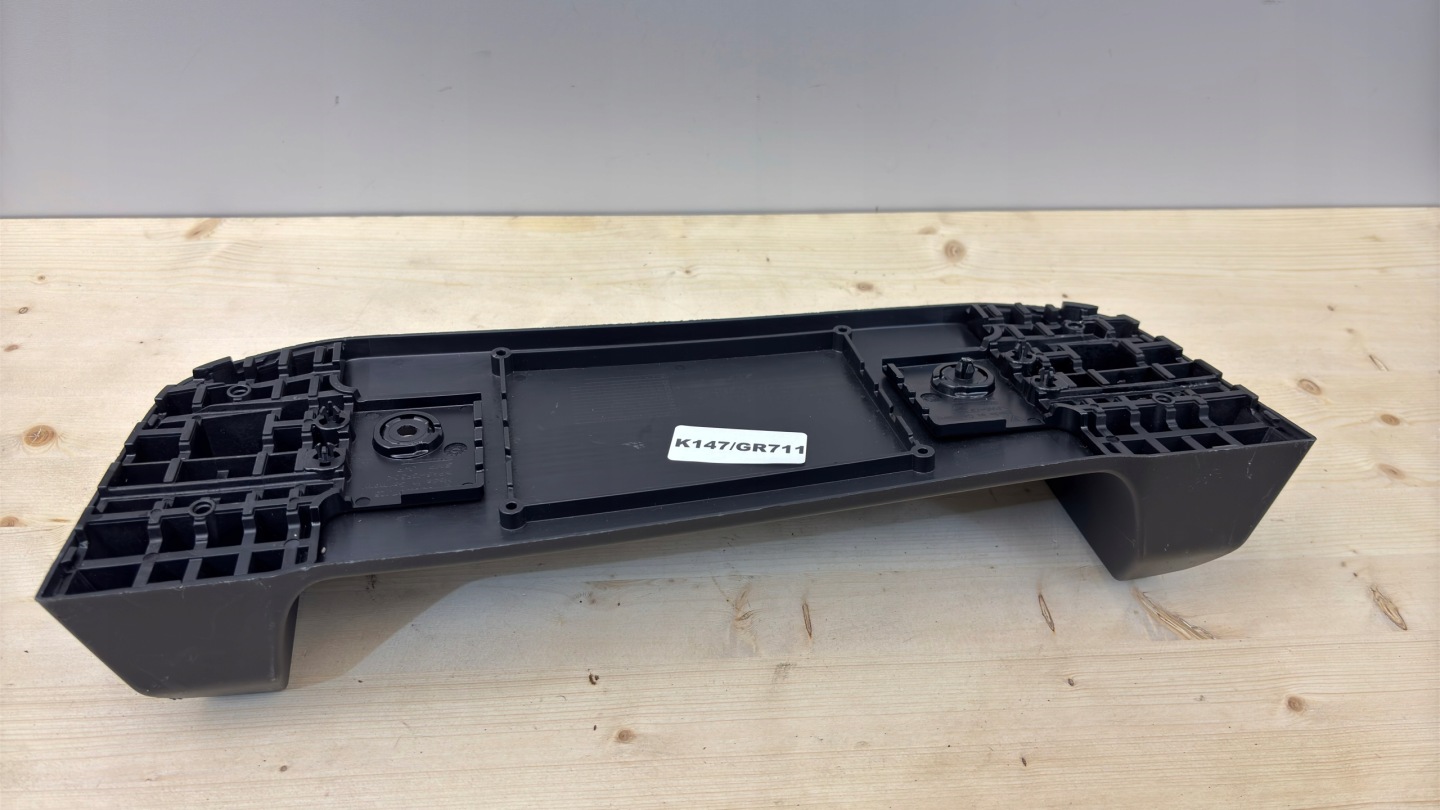 PORSCHE MACAN 2 II 95C bracket signs cover frame holder K147/GR711