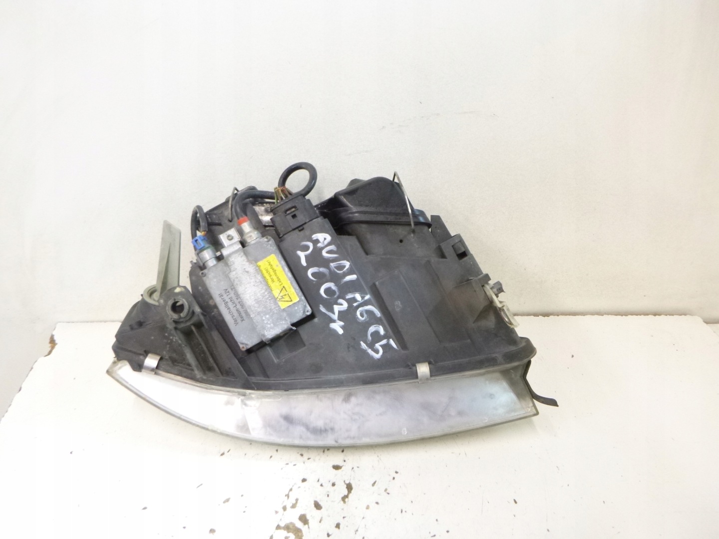 light front left Audi A6 C5 Xenon 2003r.