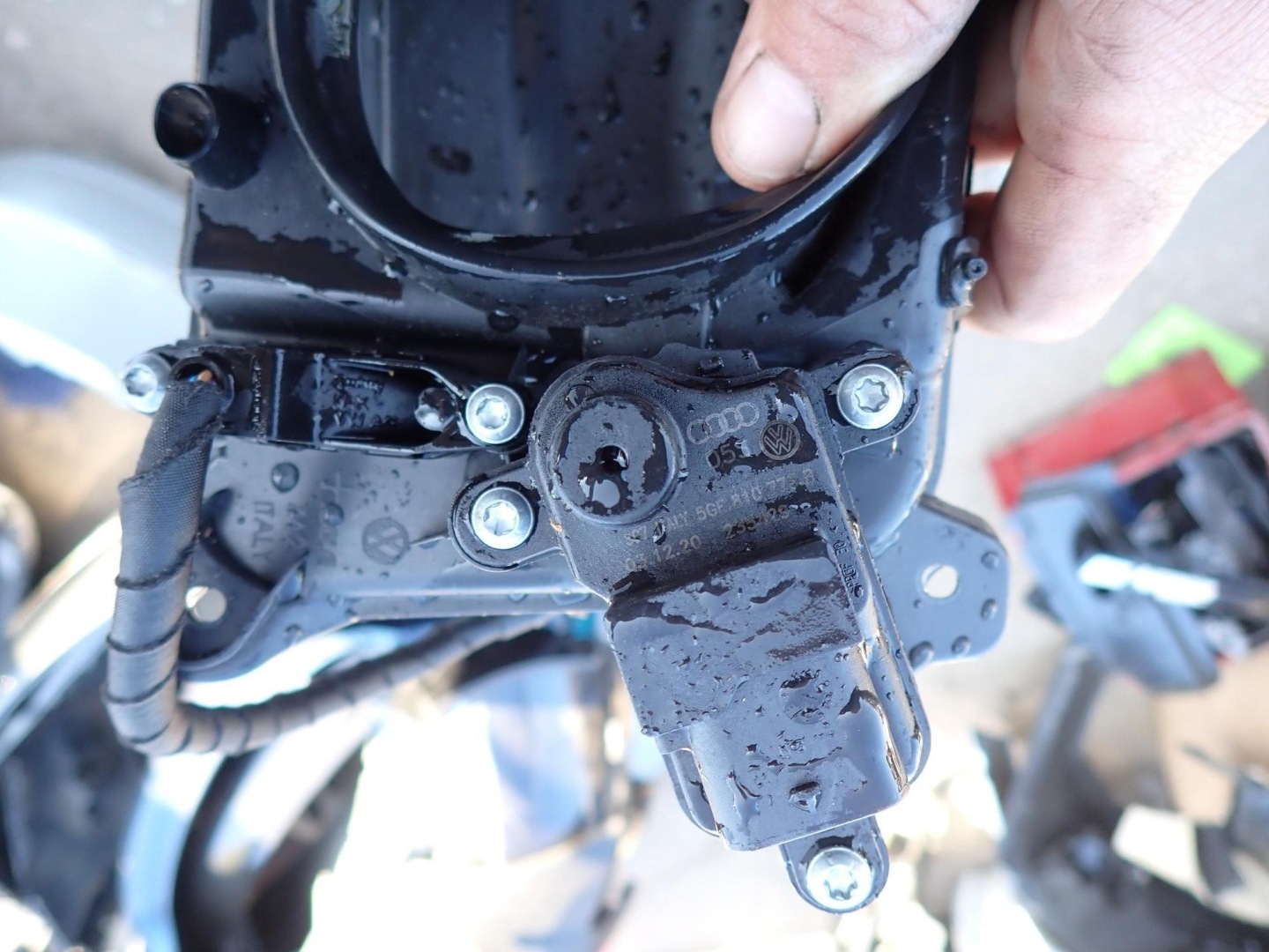 VW PASSAT B8 GTE LIFT 19- dvířka adapter LADOWANIA