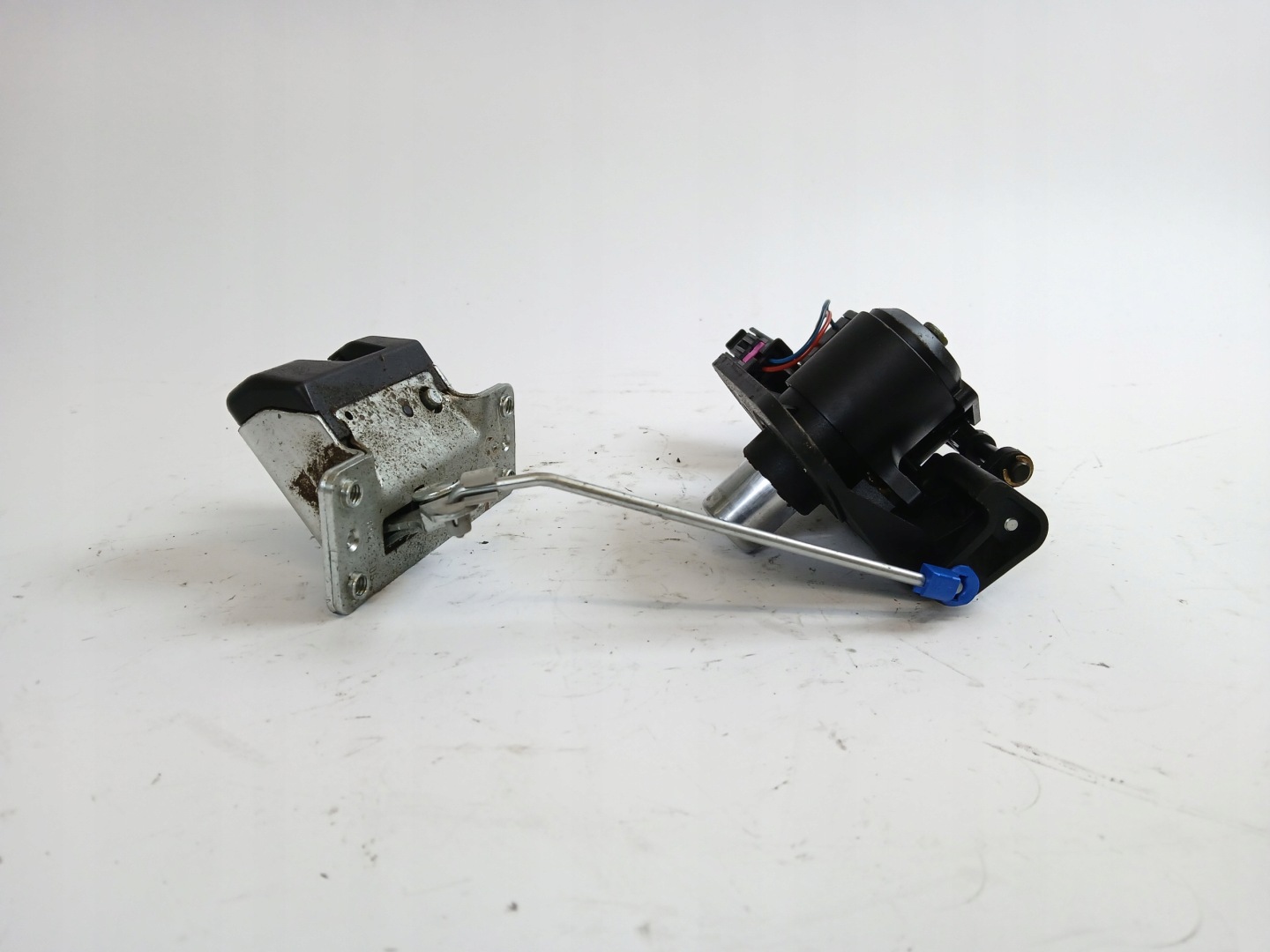 OPEL MERIVA A lock bonnet boot 09183495