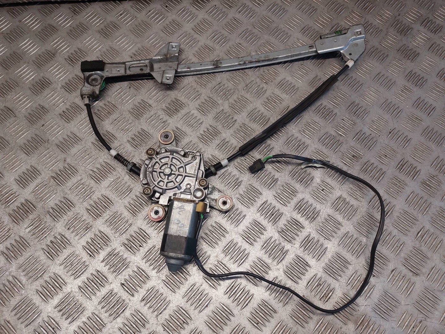 mechanism window regulator left front AUDI A6 C4