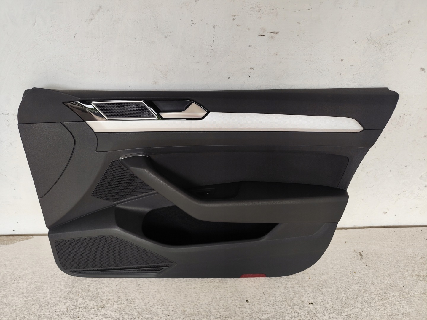 VOLKSWAGEN PASSAT B8 2017 side door right front