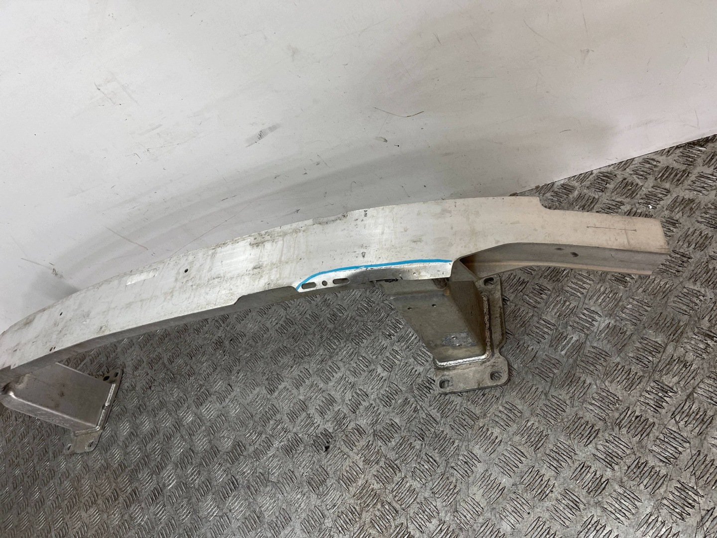 bumper support of the front front AUDI A6 C8 4K 4K0807109