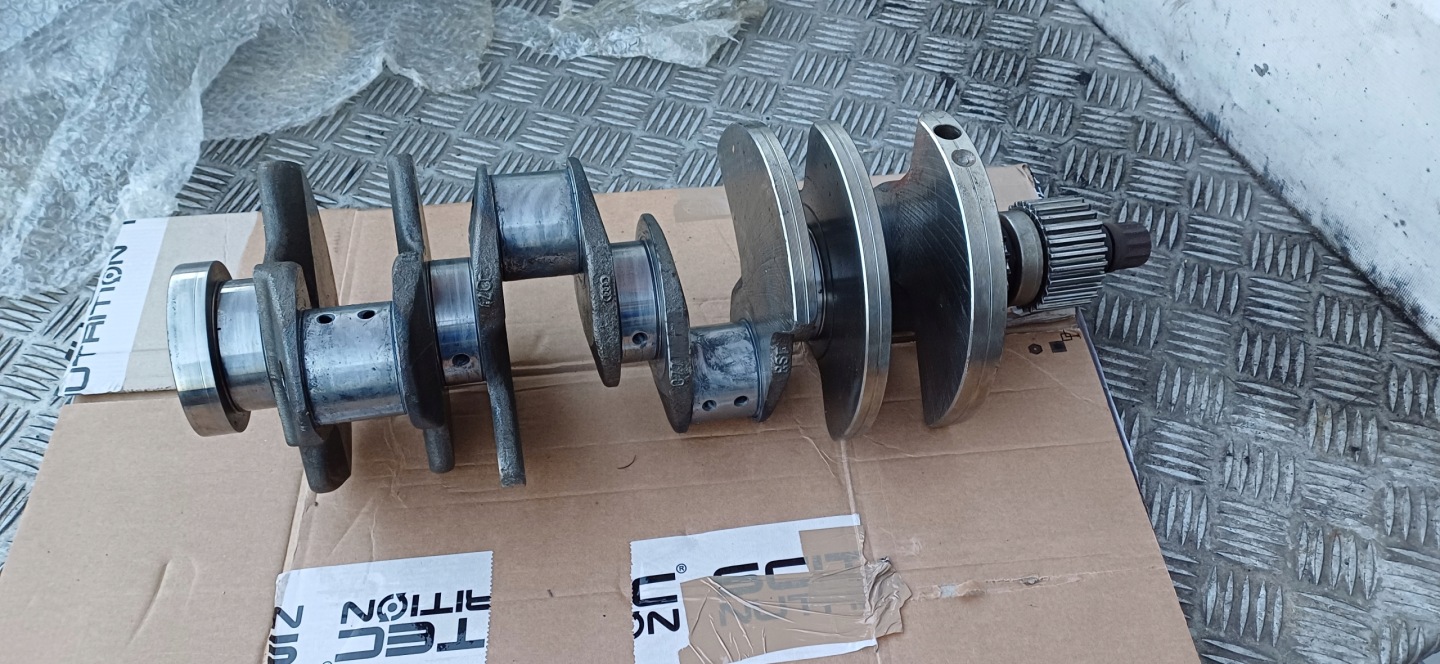 AUDI A6 C5 4.2 V8 crank 770