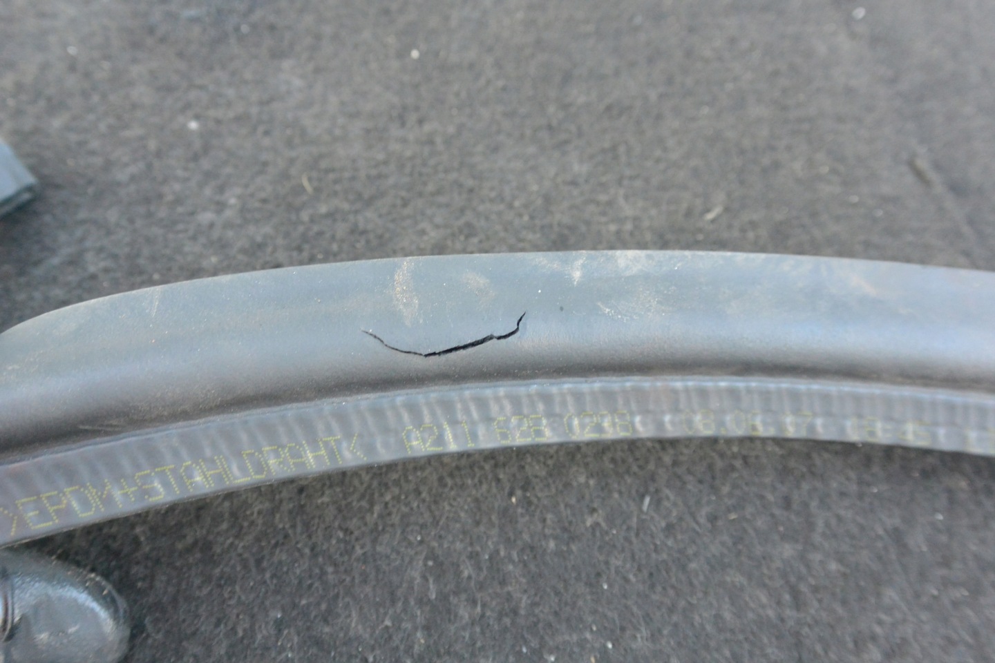 JOINT KOMORY MOTEUR DU CAPOT MERCEDES W211