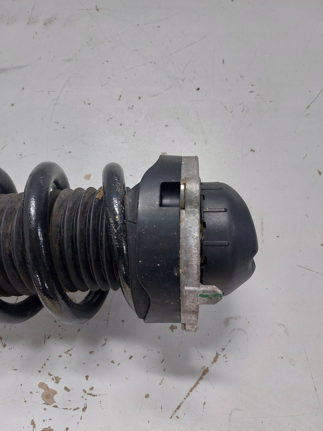 shock absorber front front side left Volkswagen Tiguan 4M4413031AD