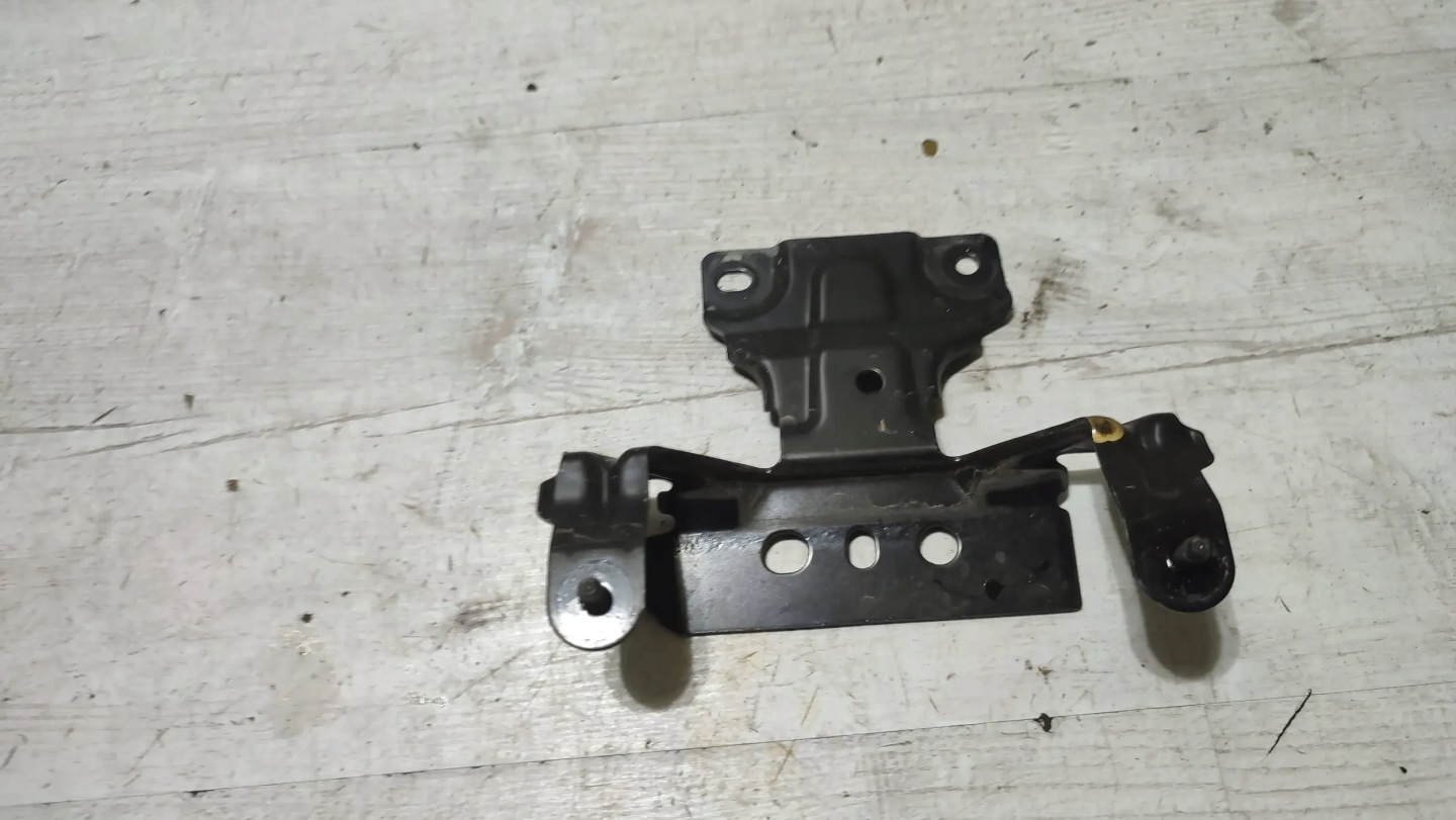 Mazda 3 III BM 17r 1.5d Halter Halter