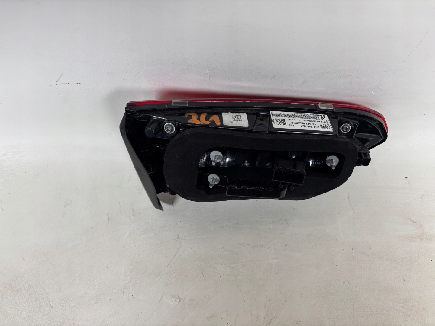 Vw T-roc 17- light left rear part rear 2GA945094