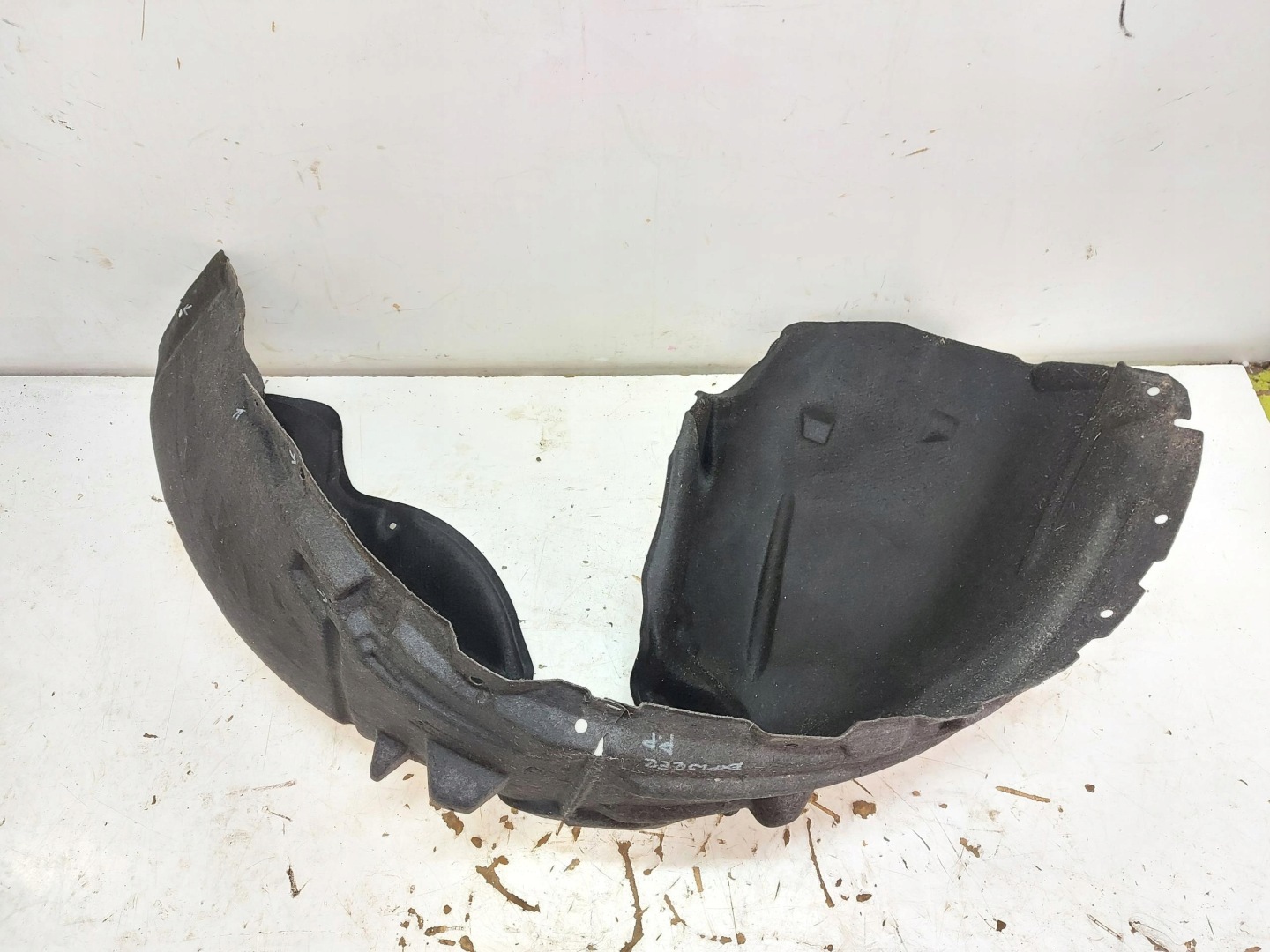 Ford Explorer VII R2KB mudguard front right