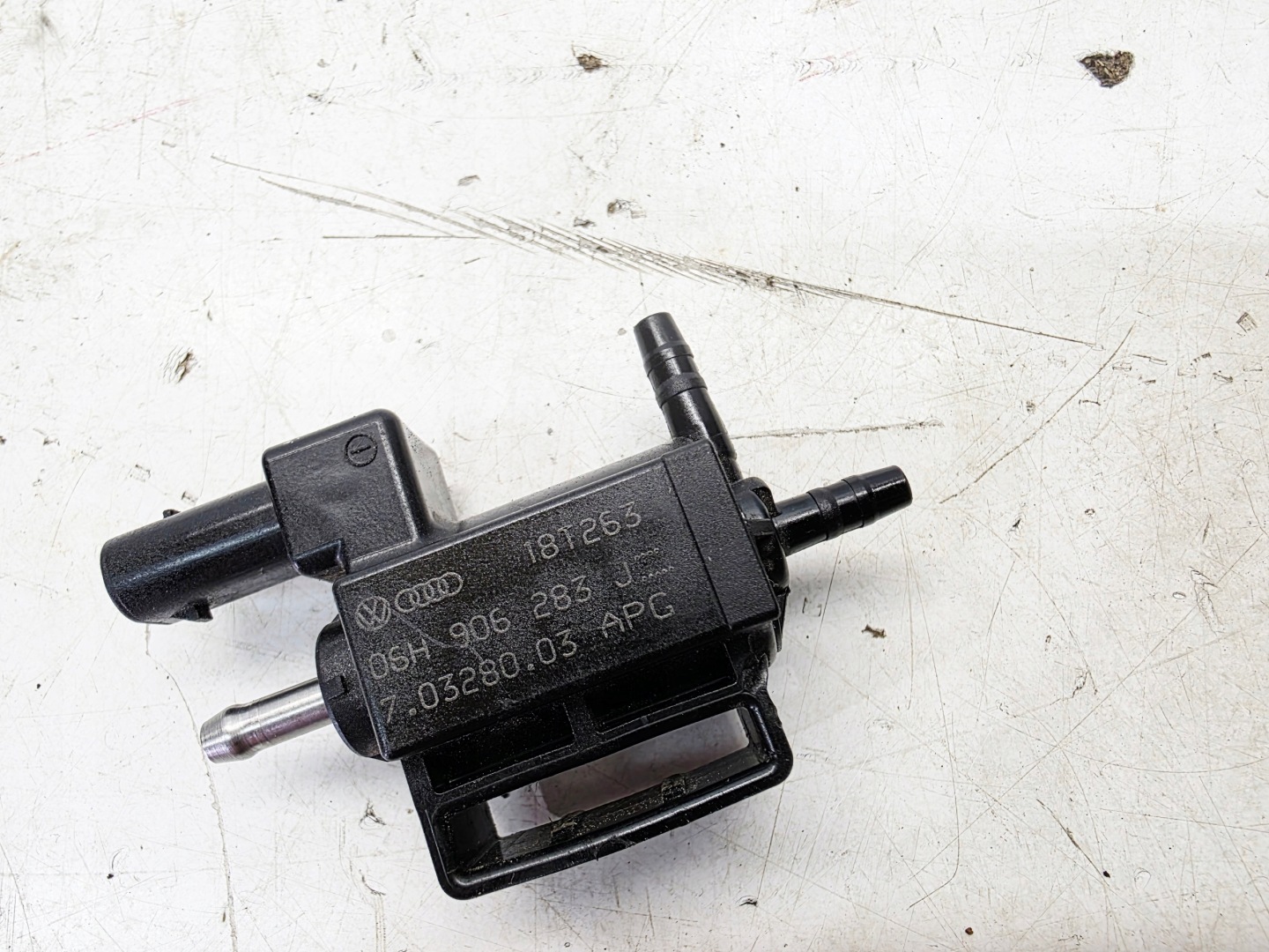 valve electromagnetic vacual AUDI A4 B9 A5 Q5 FY 06H906283J