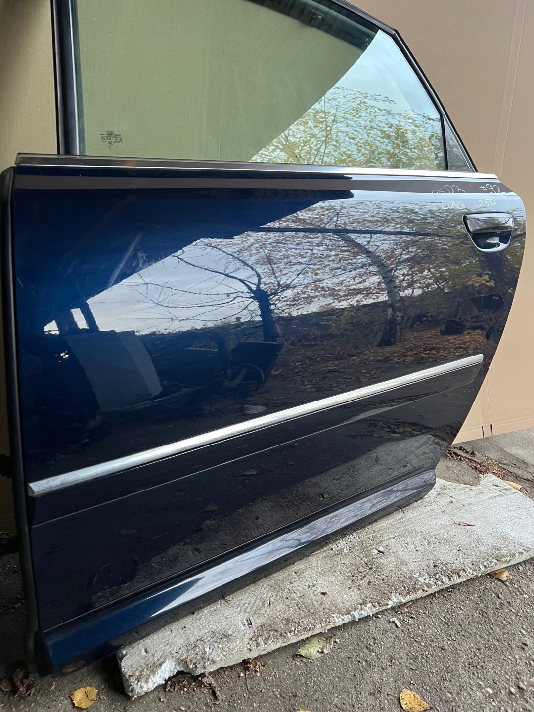 AUDI A8 D3 LONG door left rear. left rear part LZ5D