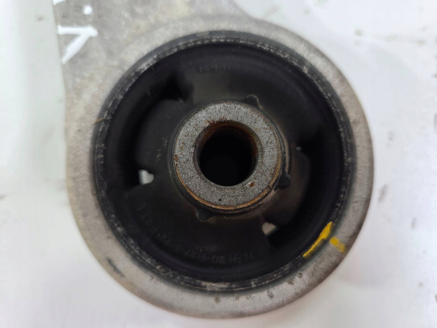 Hyundai Kona and arm front left A6082MF (Q654)
