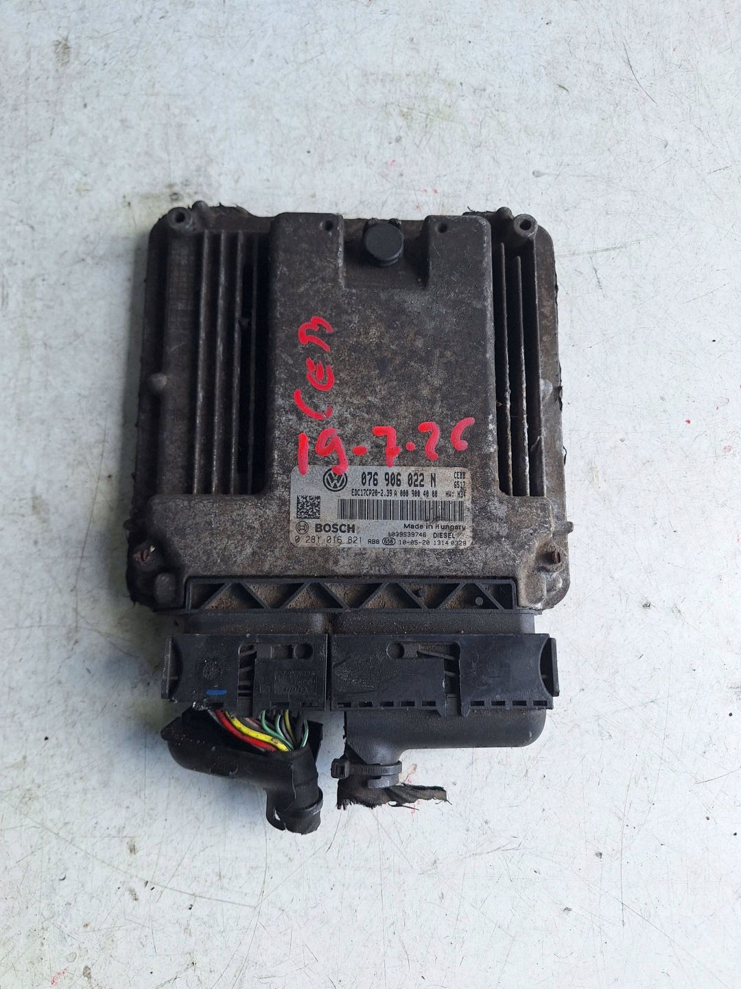 VOLKSWAGEN computer control unit of the engine 076906022N BOSCH 0281016821