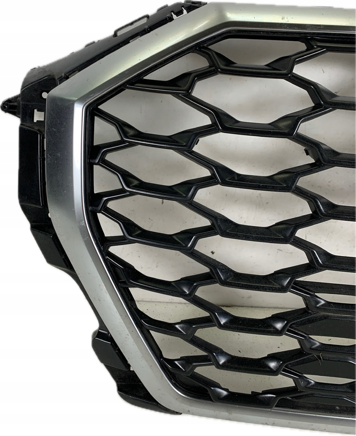 AUDI Q3 II 2 S-LINE 2018 grill grille grid 83F853651B