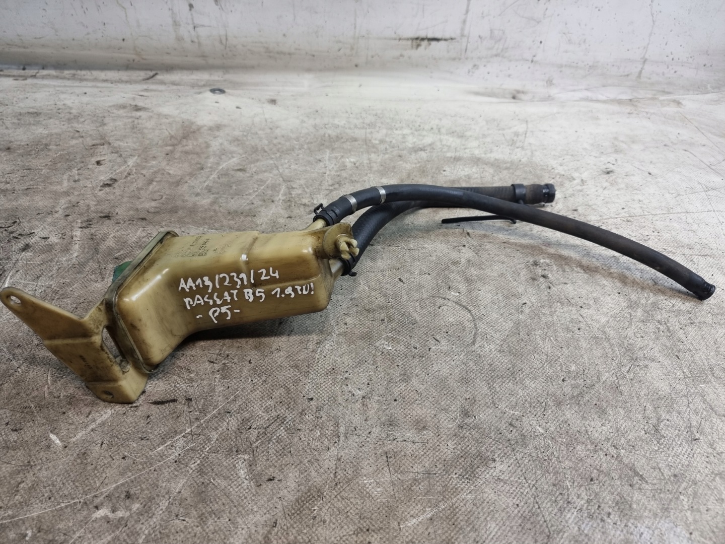 serbatoio LIQUIDO DO SERVOSTERZO OE 8D0422373C VW PASSAT B5 1.9 TDI 00r