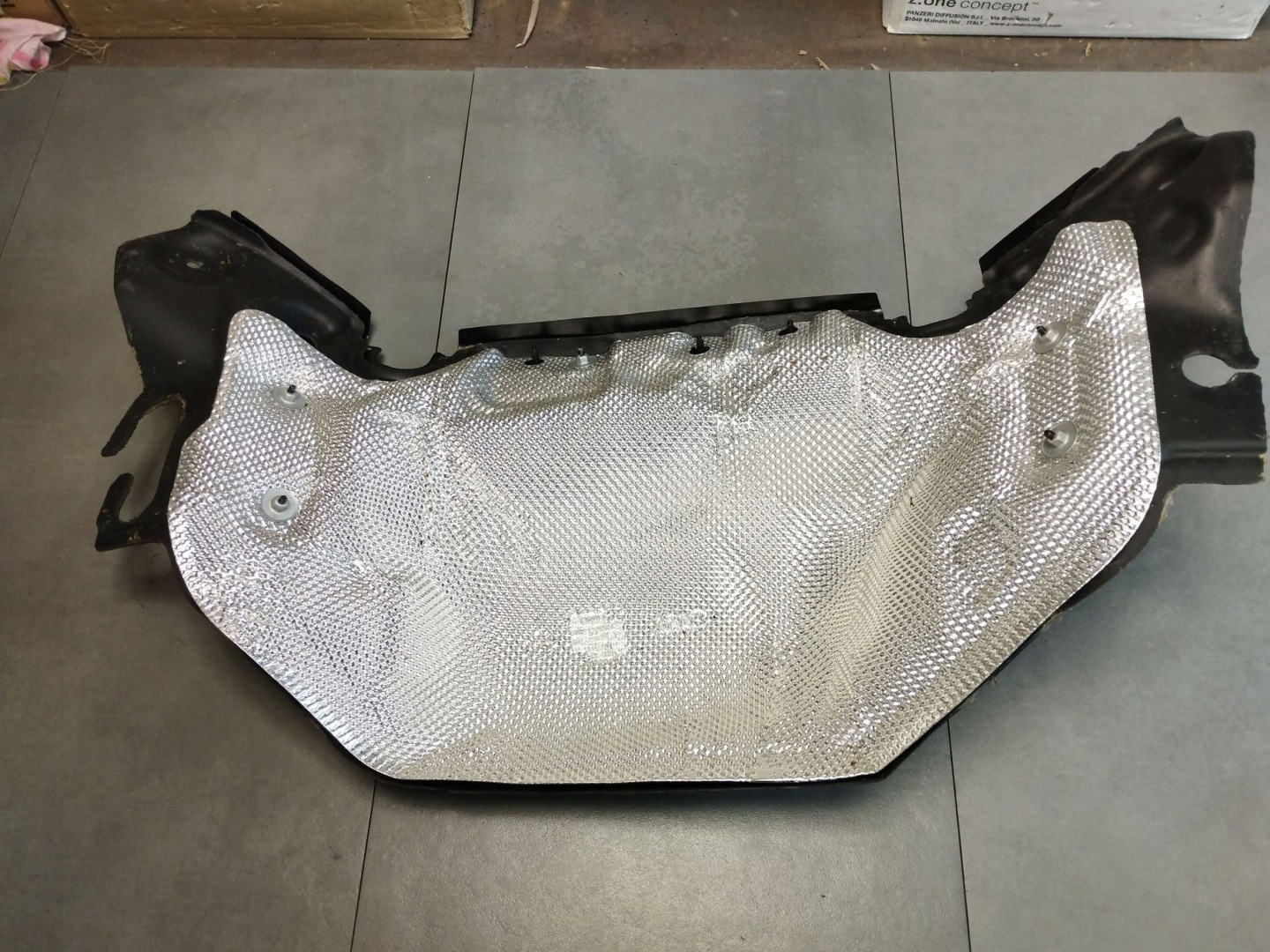 Audi A8 D4 4H Blende Abdeckung wärmblech 4H0825621E
