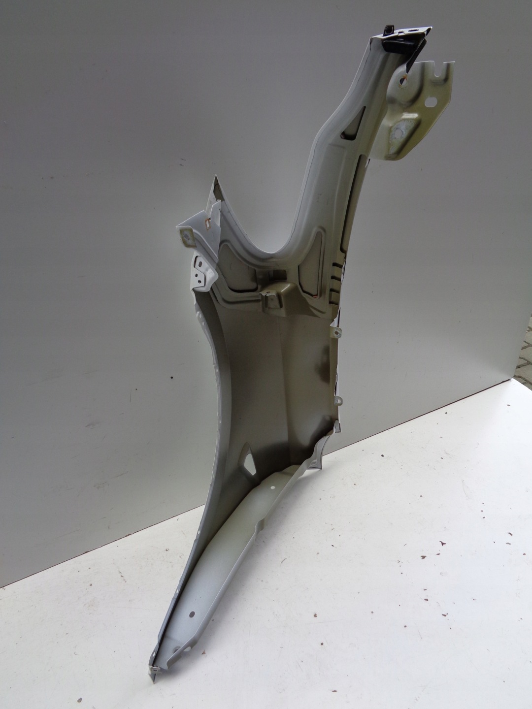 fender right front TESLA MODEL Y NR 51898