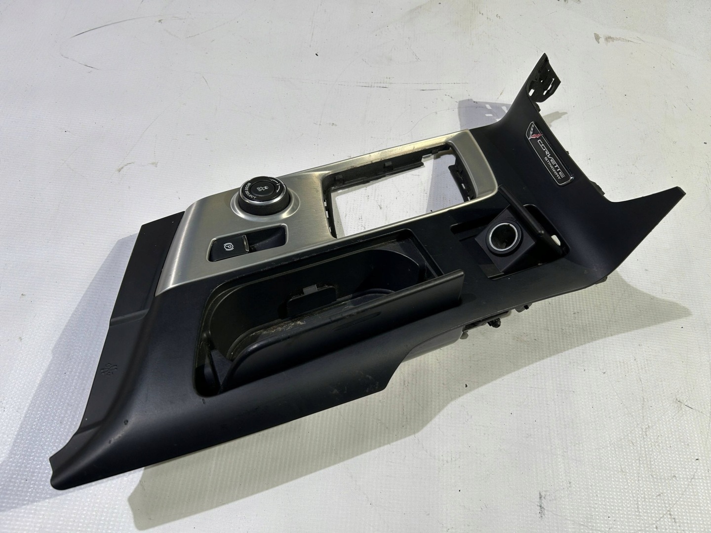 Tunel mitte cup holder dekor tunelu Chevrolet Corvette C7 2014r