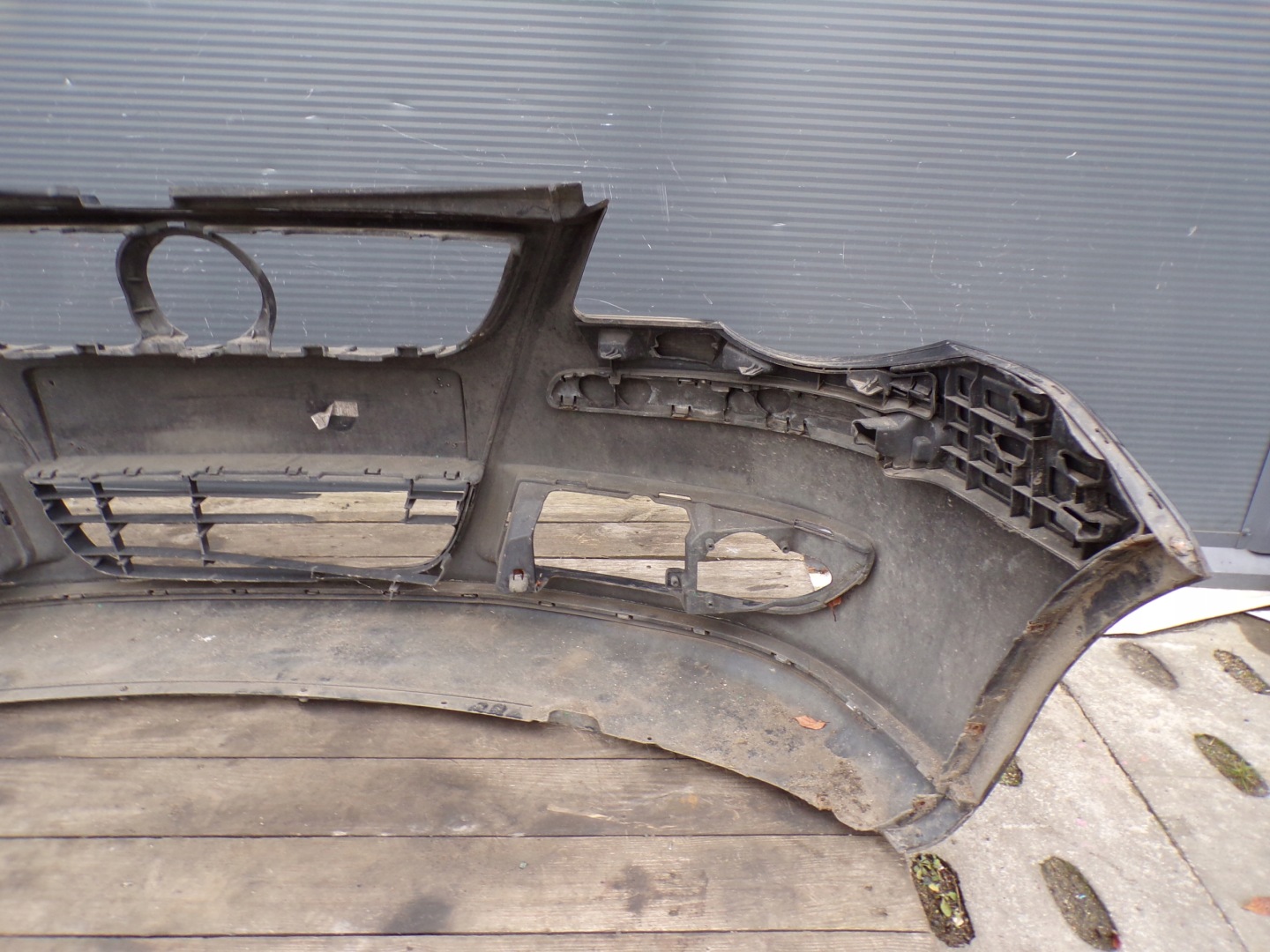 front bumper front VOLKSWAGEN POLO 9N2 colour L041 (1)
