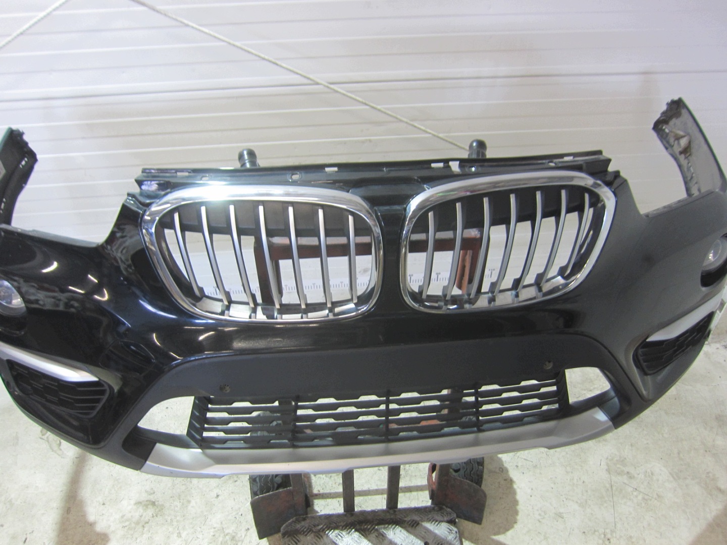 BMW X1 F48 668 SCHWARZ 2 XLINE 6 PDC grille front bumper front complete